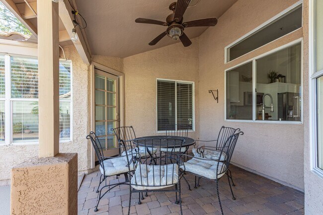 Building Photo - Come Settle In — This Scottsdale Gem Is Re...