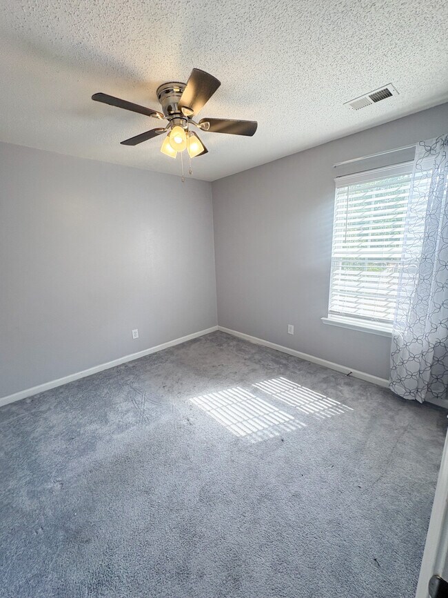 Building Photo - 159 Savannah Hills Dr