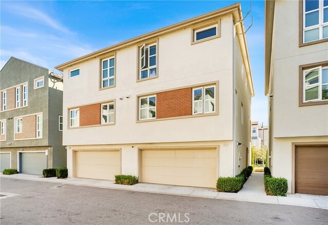 Building Photo - 2700 E Chaucer St