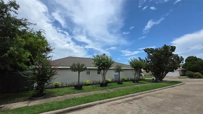 Building Photo - 6634 Briar Glade Dr