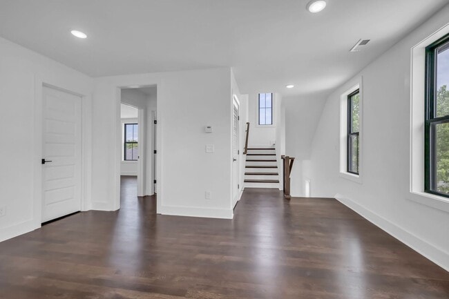 Building Photo - Modern Luxury Living in East Nashville