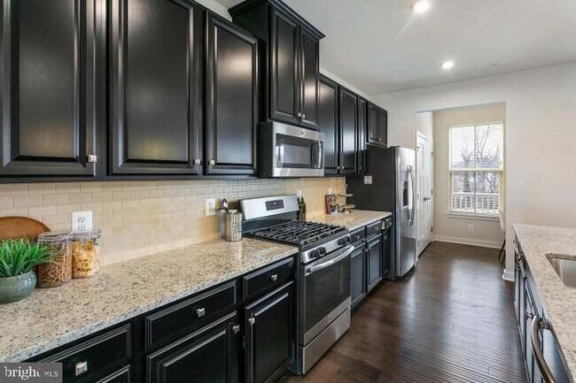 Building Photo - 5911 Richmanor Terrace