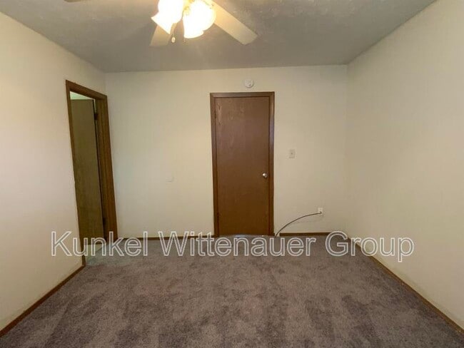 Building Photo - 2611 Sierra Dr