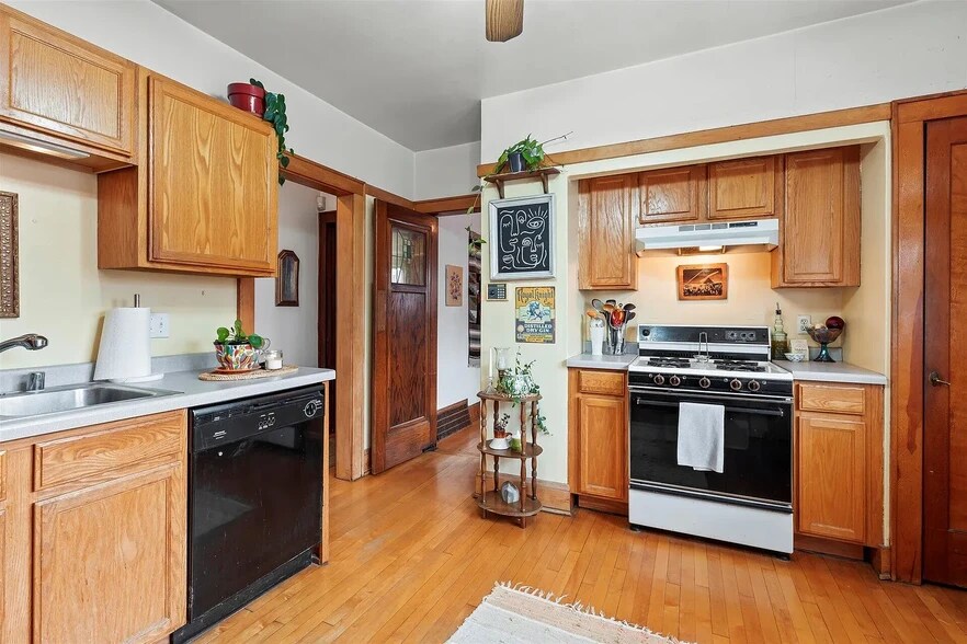 Kitchen - 2567 N 60th St