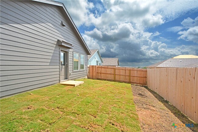 Building Photo - 1537 Hummock Steep