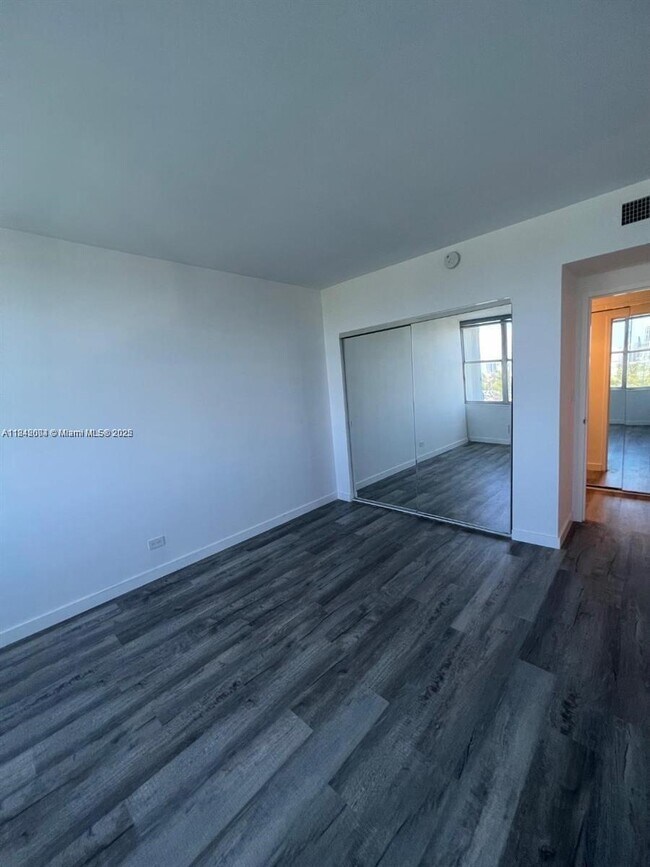 Building Photo - 7441 Wayne Ave