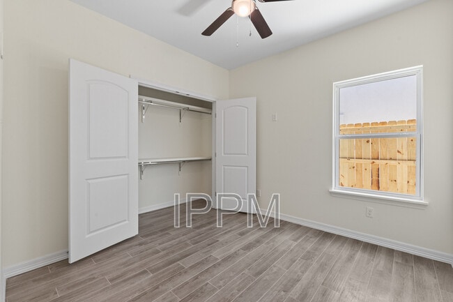 Building Photo - 485 Trumpet
