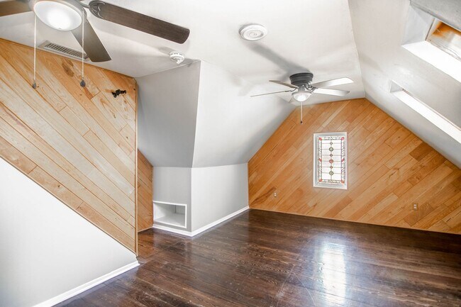 Building Photo - Beautiful 3-Bedroom Home with Natural Ligh...