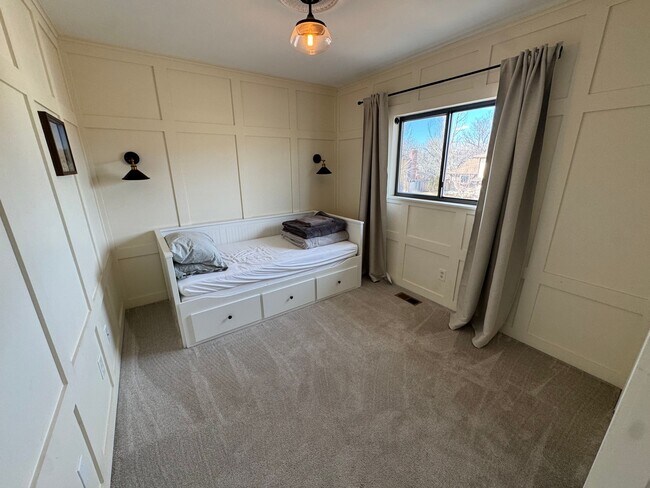 Building Photo - Room for Rent – Bear Valley, Denver | $1,000/month (Bills Included)