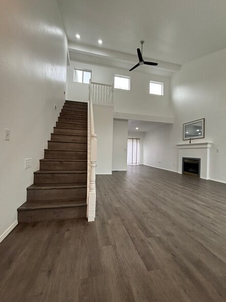 Building Photo - 20115 NE Halsey St