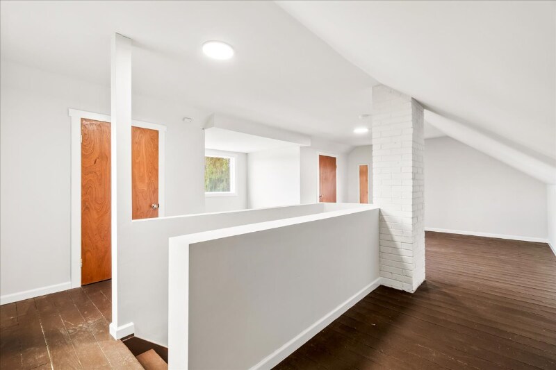 Building Photo - 3 Locust St