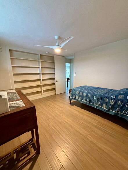 Building Photo - 14 Aulike St