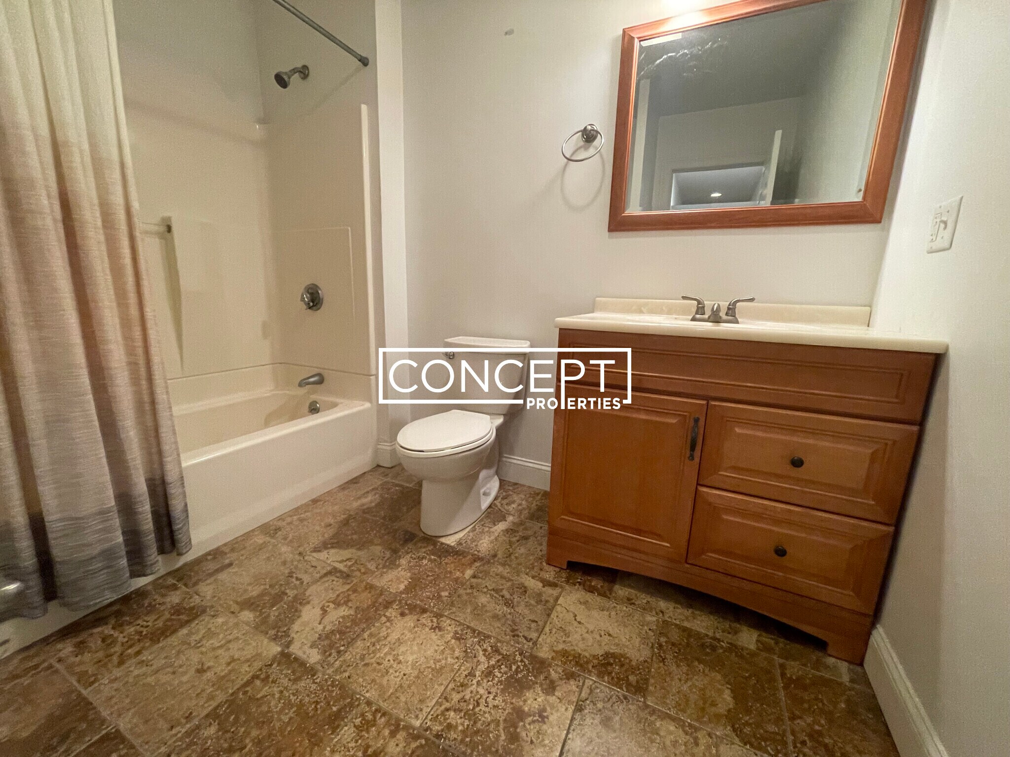 Building Photo - 53 Circuit St