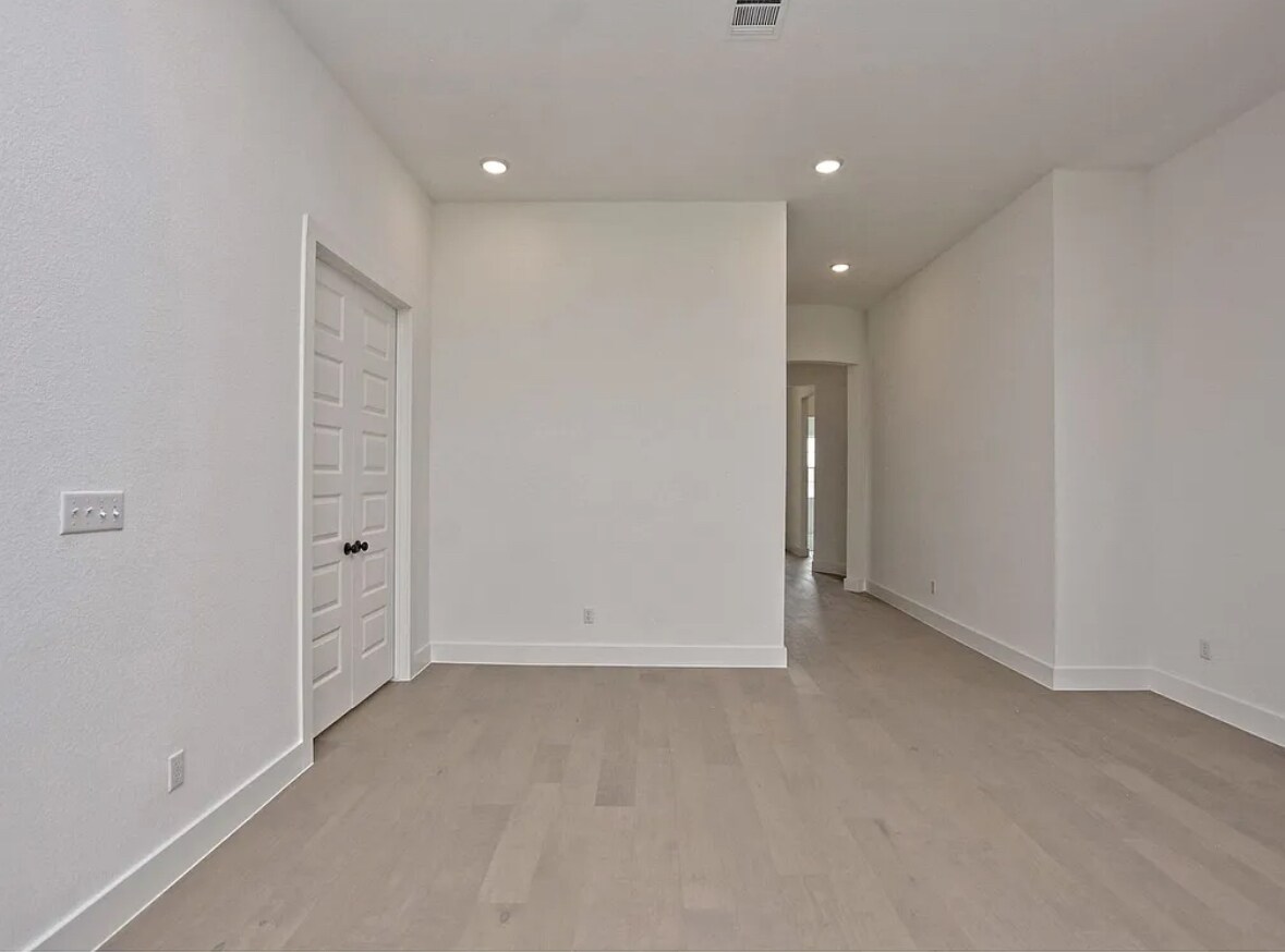 Building Photo - 2233 Nates Pl