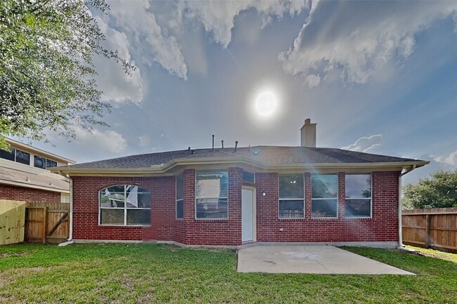 Building Photo - 7015 Fountain Lilly Dr