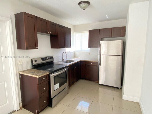 Building Photo - 3110 SW 33rd Ave