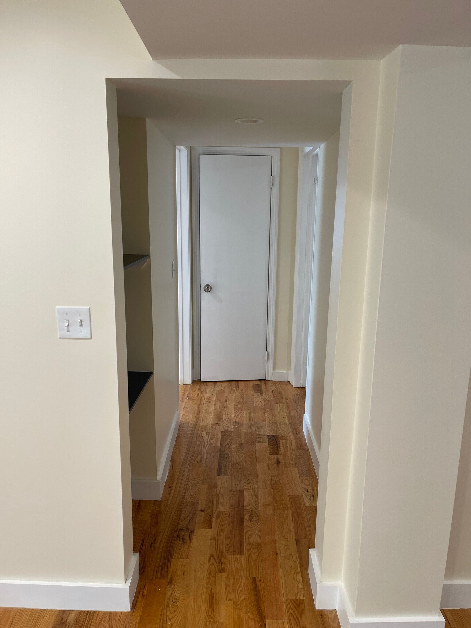 Hallway - 528 Chapel St