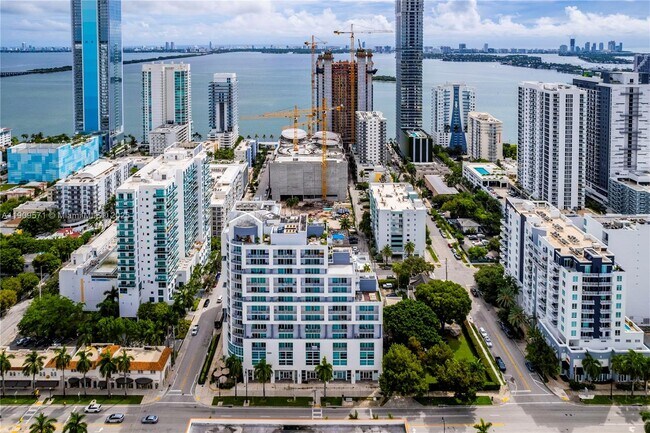 Building Photo - 350 NE 24th St