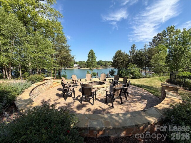 Building Photo - 163 Beacon Dr