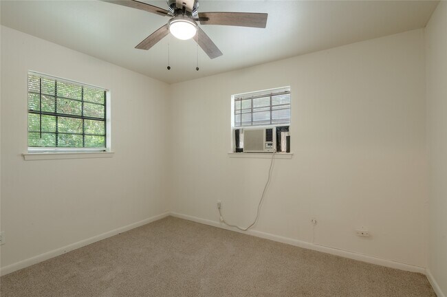 Building Photo - 712 Cline St