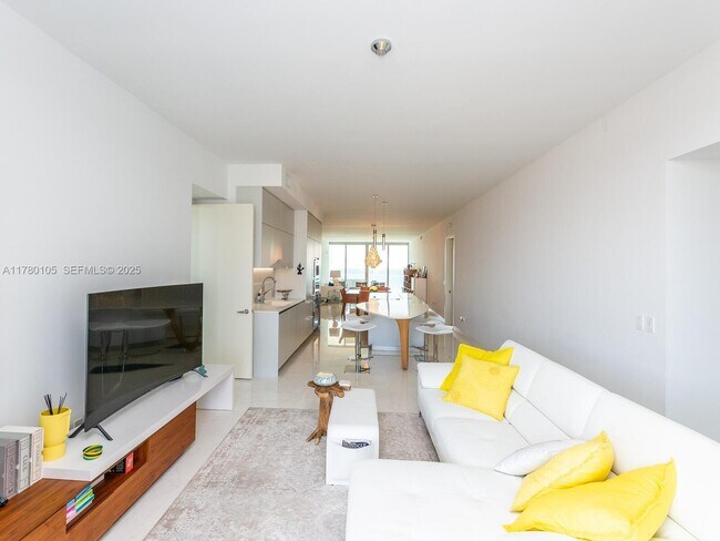 Building Photo - 16901 Collins Ave