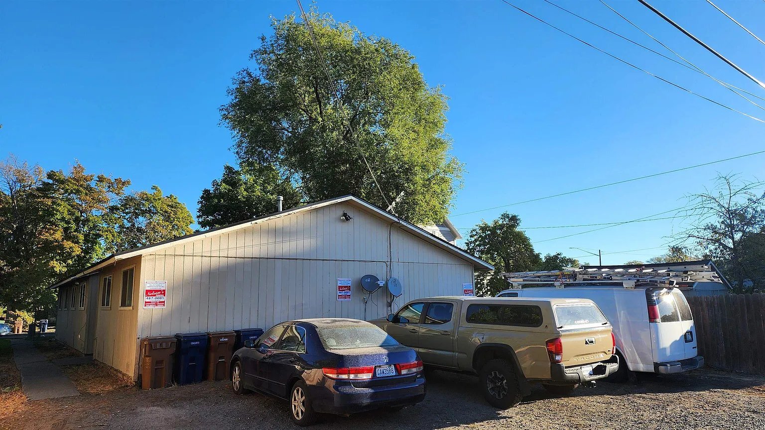 Building Photo - 2506 E Rowan Ave