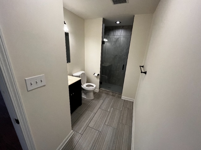 Building Photo - 99 Pine St