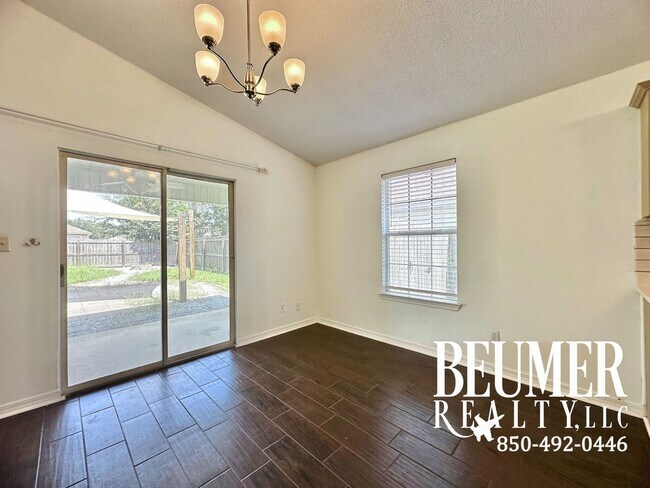 Building Photo - 3 bedroom 2 bath home with Beautiful Backyard