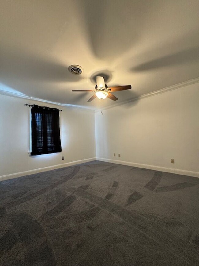 Building Photo - 103 Jessica Pl