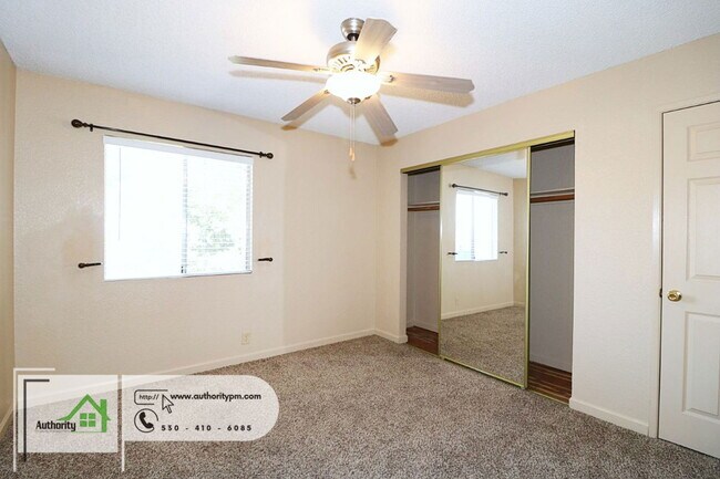 Building Photo - 1553 Bramble Pl