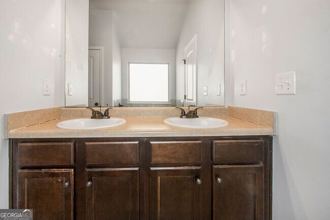 Building Photo - 130 Enon Mill Ln