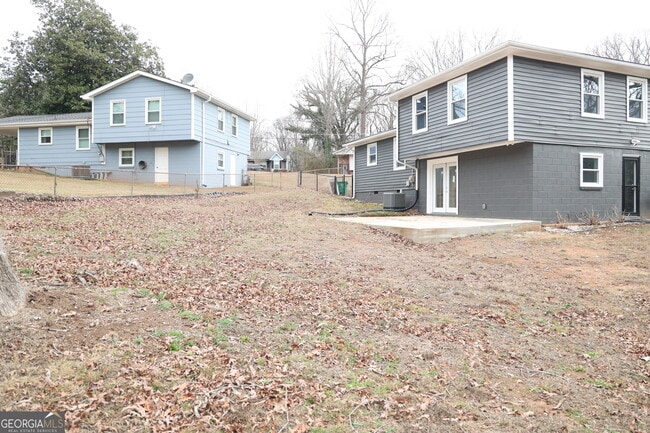 Building Photo - 2657 Crestdale Cir SE