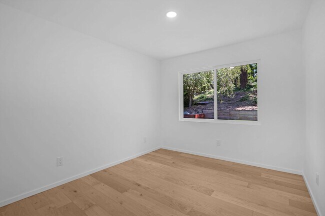 Building Photo - Fully Renovated Orinda Home for Rent, Avai...