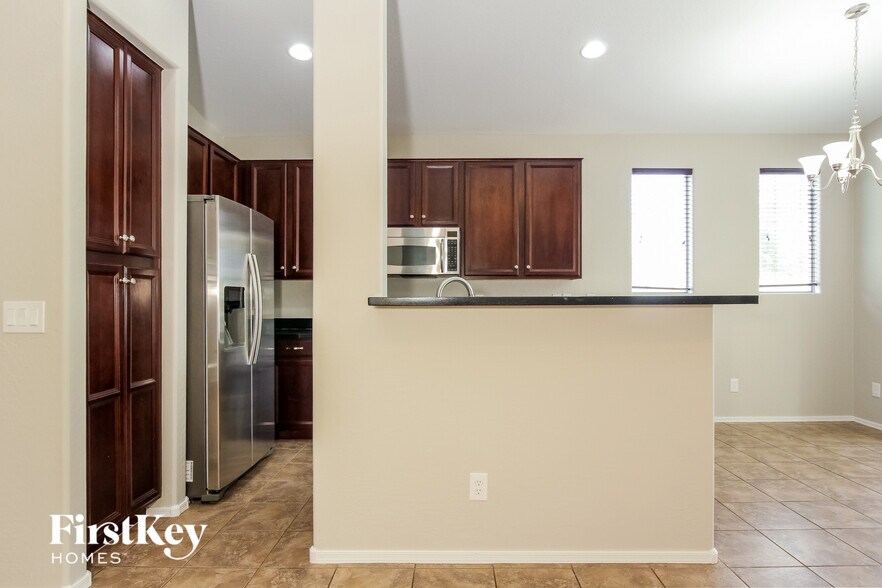 Building Photo - 15247 W Edgemont Ave