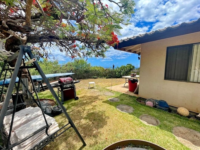 Building Photo - Maui Meadows - 2 Bed 1 Bath Unfurnished Co...