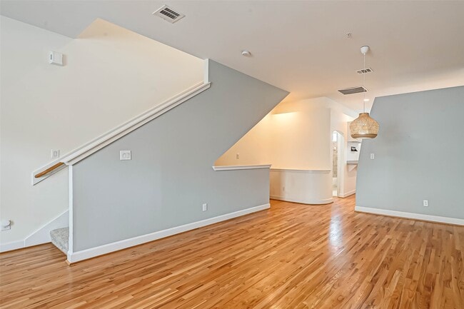 Building Photo - 11315 S Main St