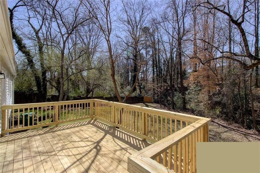 Building Photo - 626 Burbank Cir