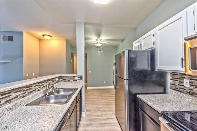 Building Photo - 231 W Horizon Ridge Pkwy