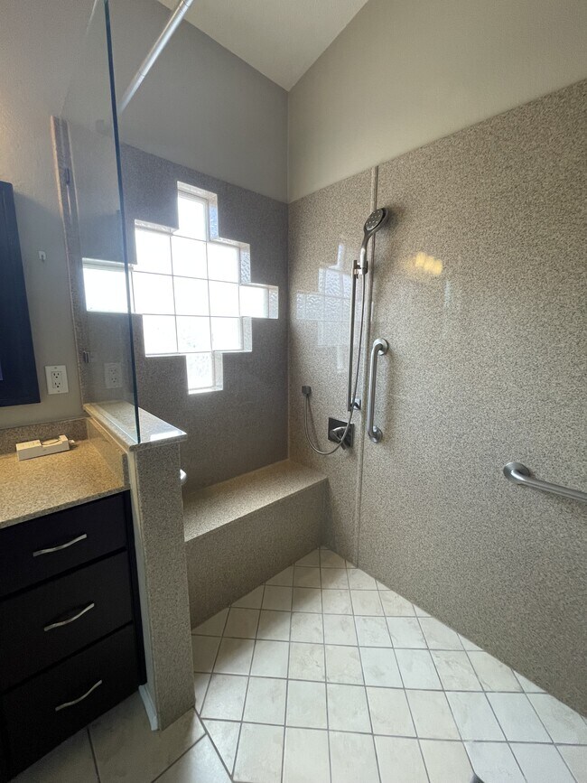 Building Photo - 8601 Coppell Ct NE