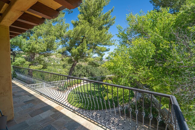Building Photo - Private 5 Bedroom Estate for Rent in Santa...