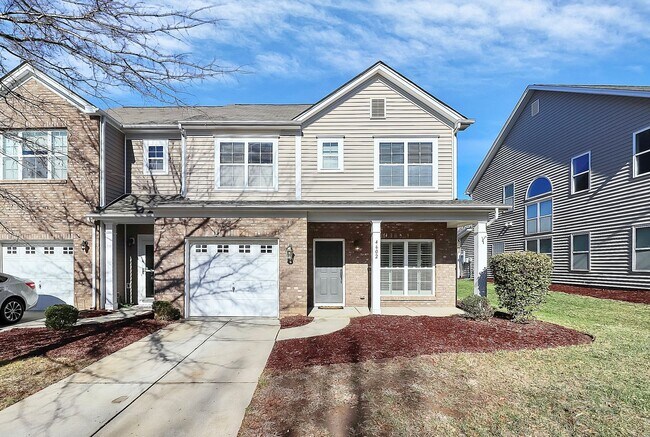 Building Photo - Beautiful three bedroom townhome