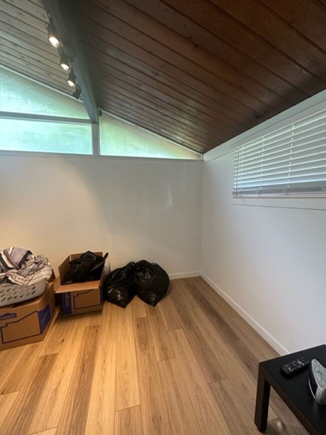 Building Photo - 15801 Larch Way
