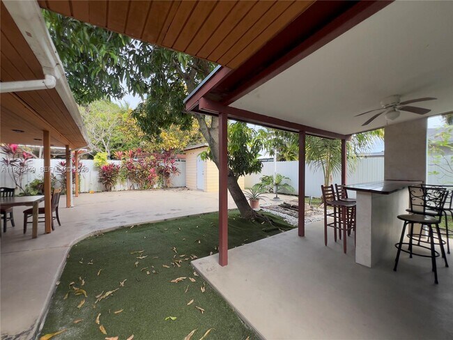 Building Photo - 2761 SW 33rd Ct