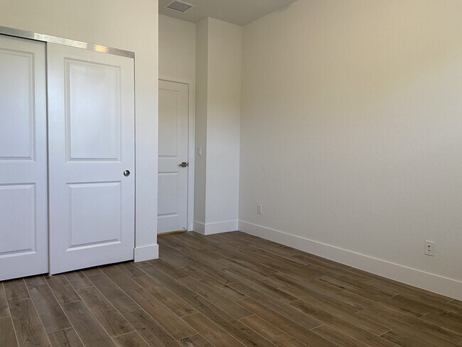 Building Photo - 401 Bella Sol Way