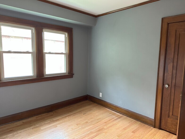 Front Bedroom - 6615 W Bluemound Rd