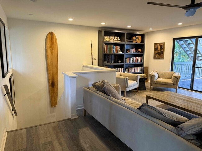 Building Photo - 220 Kaiola Pl