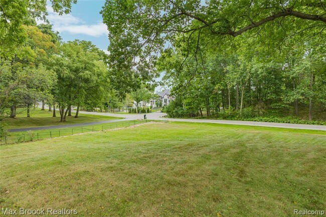 Building Photo - 3988 Lakeland Ln
