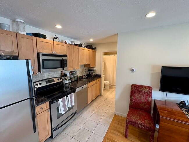 Primary Photo - 126 Clifton St