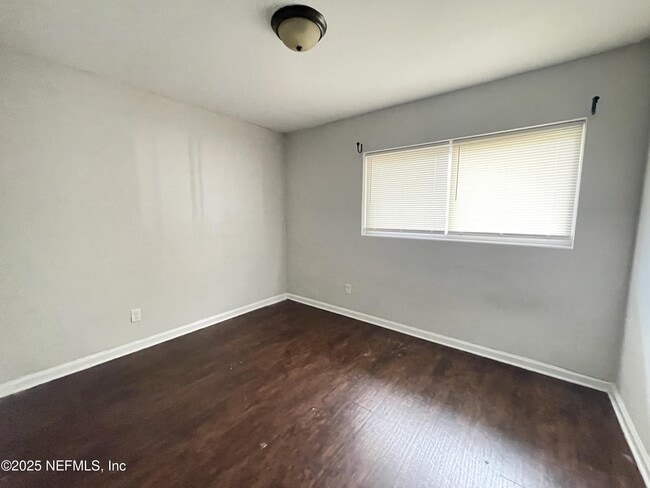 Building Photo - 5824 Yellow Pine Dr