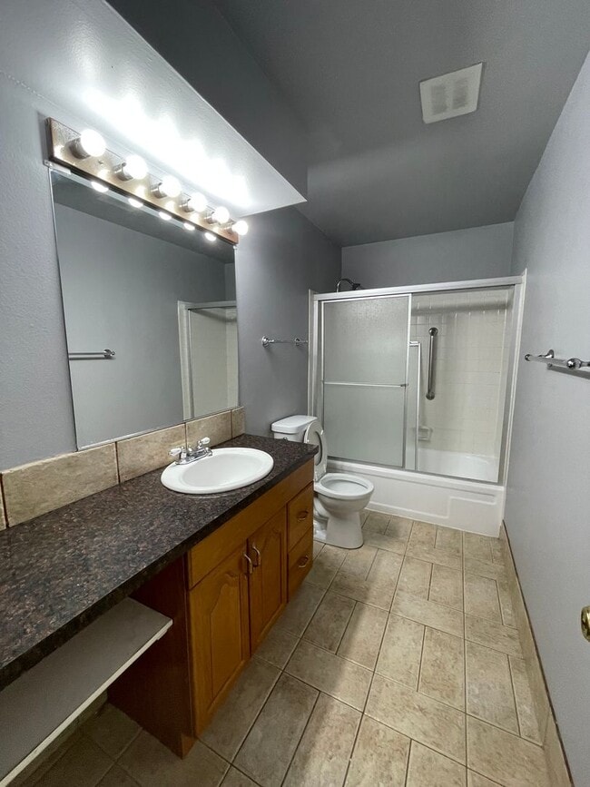 Building Photo - 2B/1B Upper Level Condo in Cottonwood Vill...